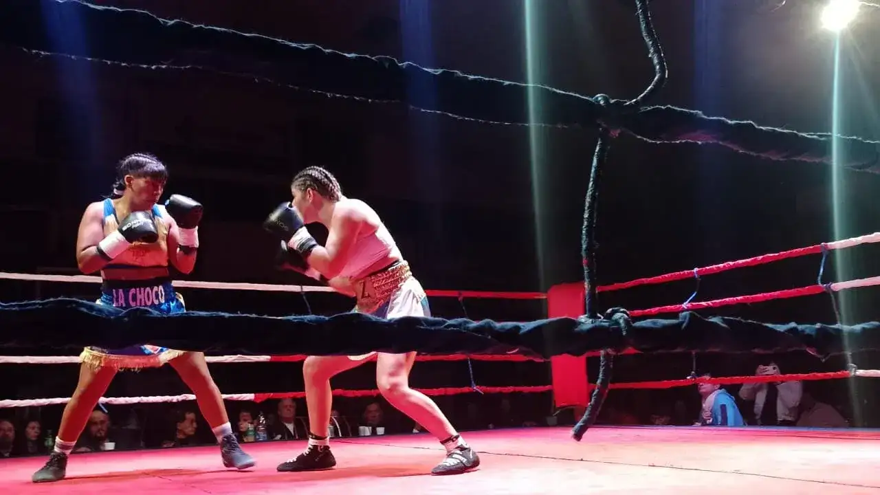 Luz Díaz venció a Daiana Lallana en el primer combate profesional.