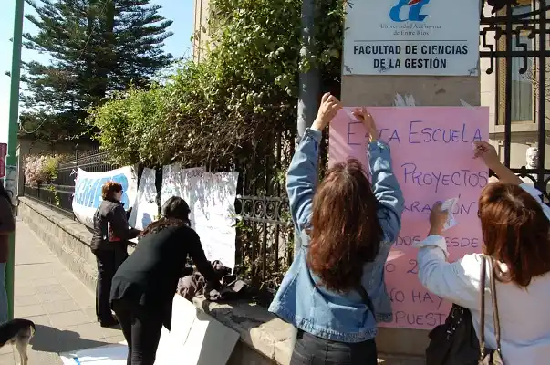 Los docentes vuelven a reclamar por la reapertura de la discusión salarial