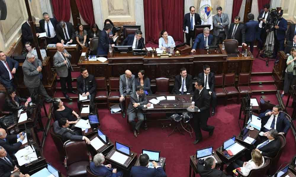 Juran los 24 senadores electos y eligen autoridades