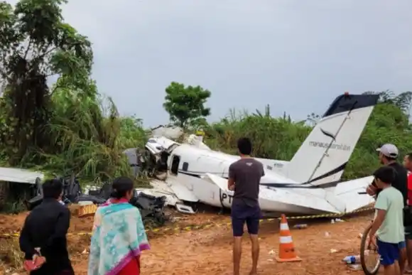 Murieron 14 personas luego de que se estrelle un avión en la selva del Amazonas