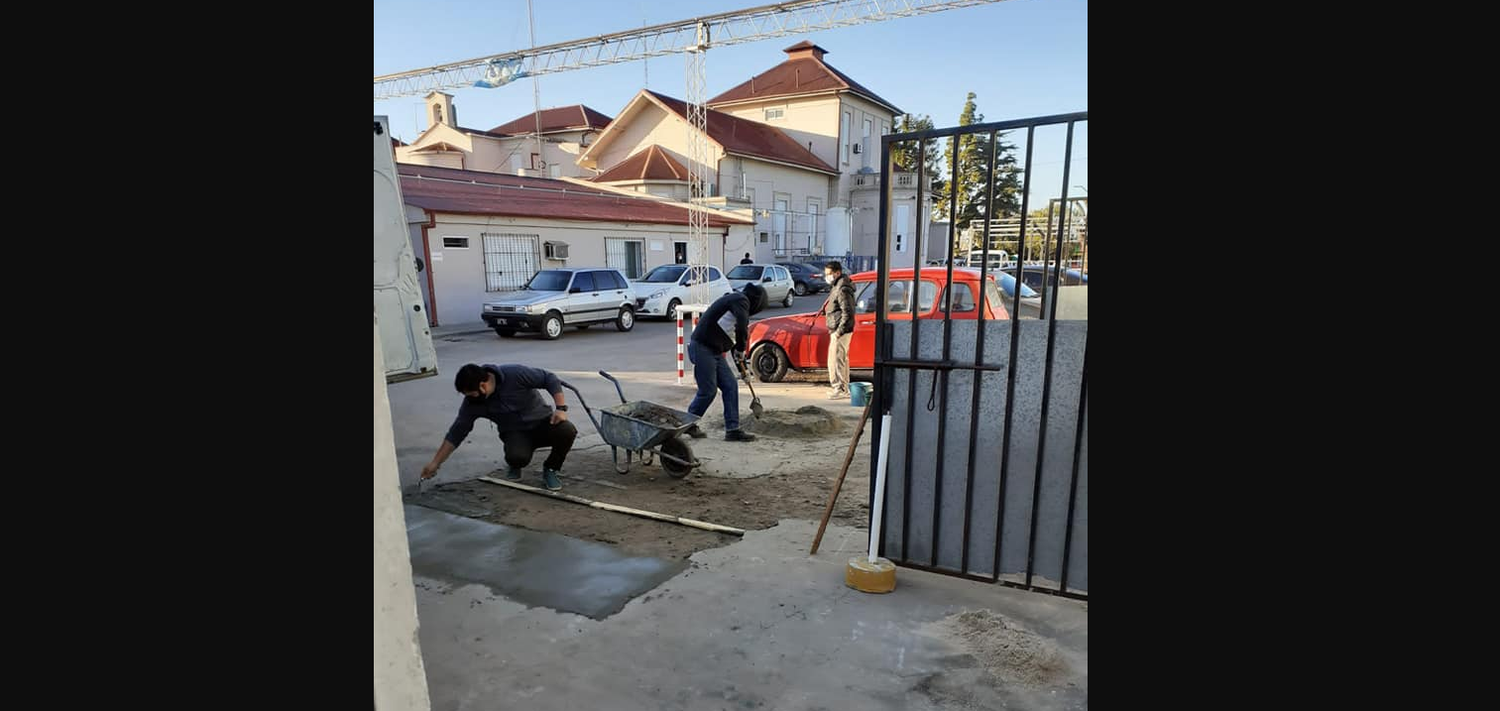 El servicio de mantenimiento del hospital continúa su labor