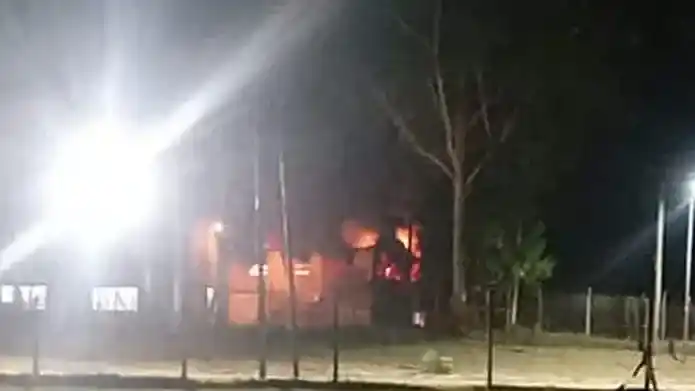 Se desató un incendio en un taller de la Granja Tres Arroyos