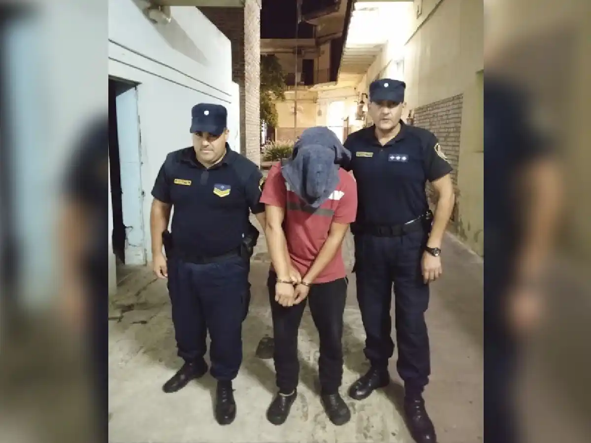 Detuvieron a joven que asaltó una despensa de bulevar Roca 