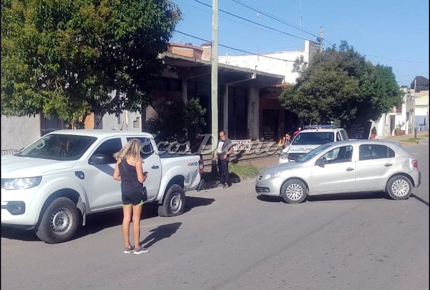En plena avenida 75. Se produjo ayer a la tarde el choque entre ambos rodados
