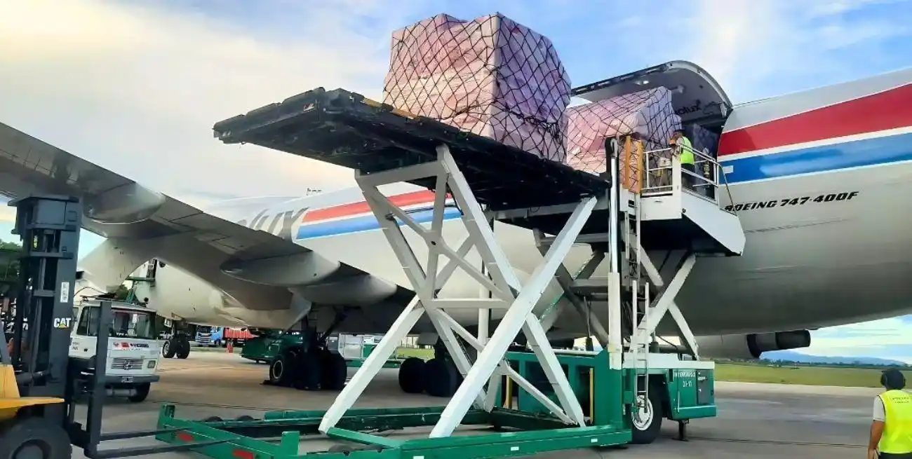Cuatro aviones cargueros llegaron al país transportando alrededor de 3.600 toneladas de elementos que será utilizados en el ArgentinaGP.