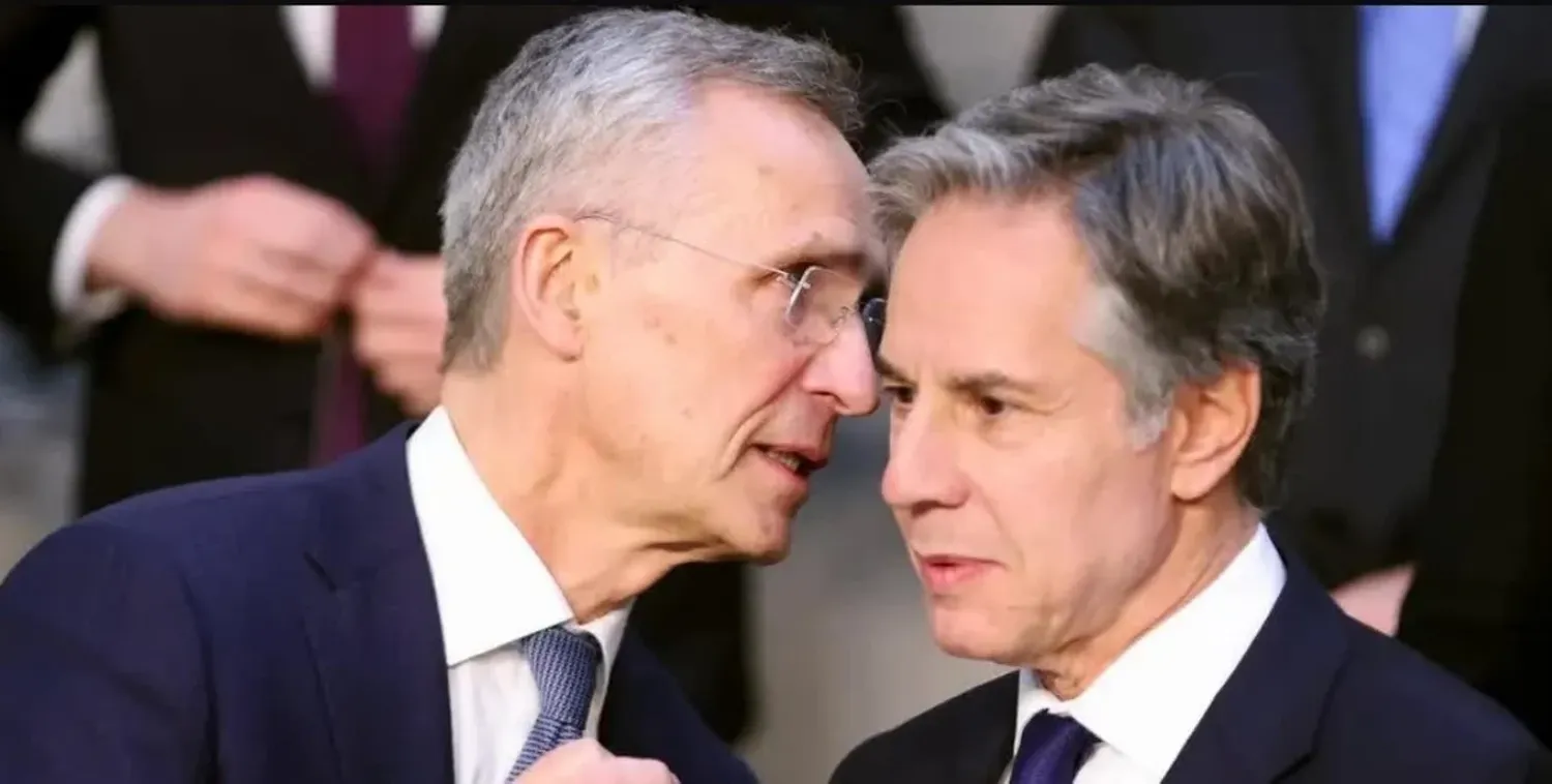 El titular de la OTAN, Jens Stoltenberg, dialoga con el jefe máximo de la diplomacia de Estados Unidos, Antony Blinken. Reuters