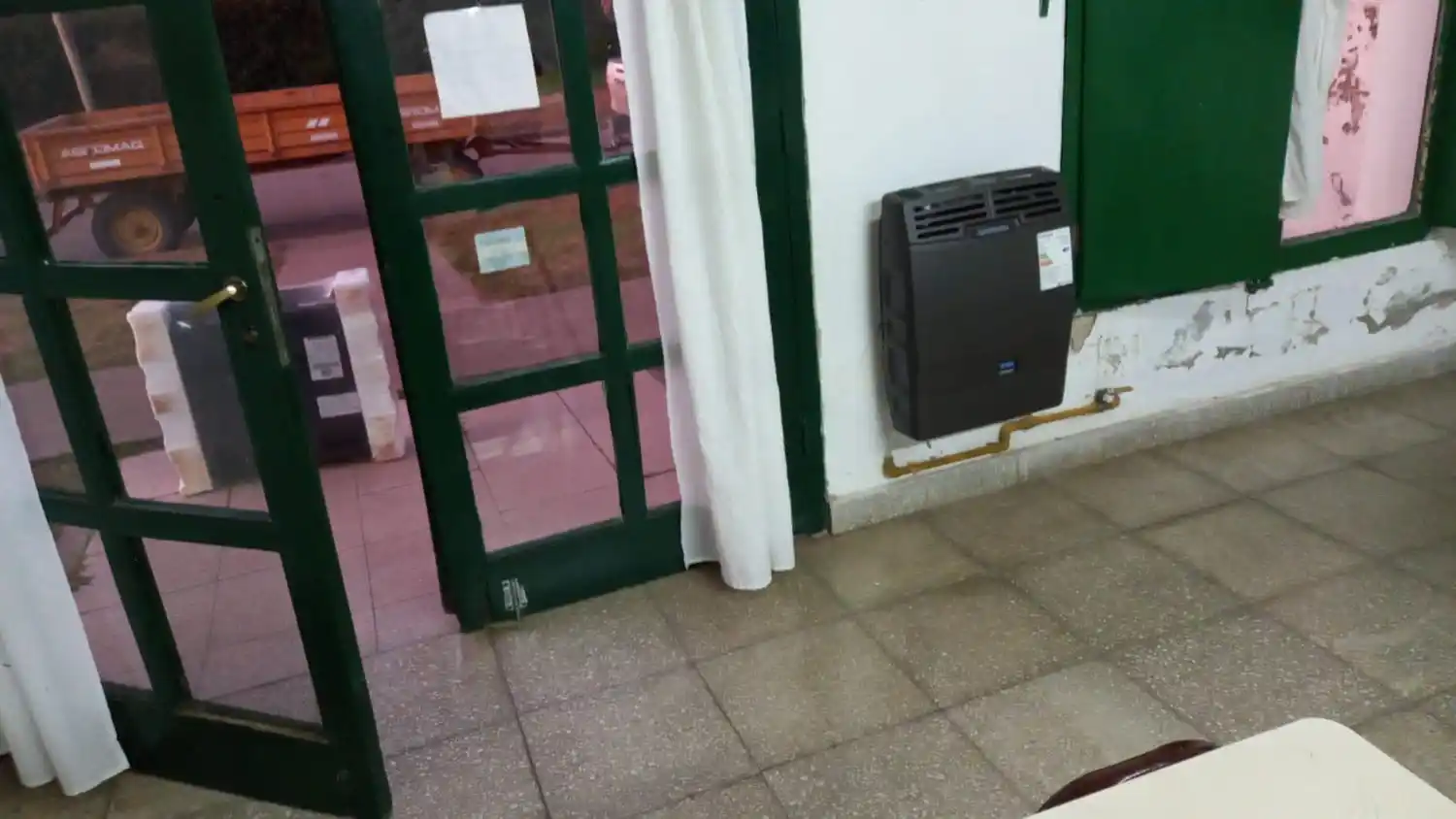 Preparan las escuelas para afrontar el invierno: llamaron a licitación para revisar calefactores