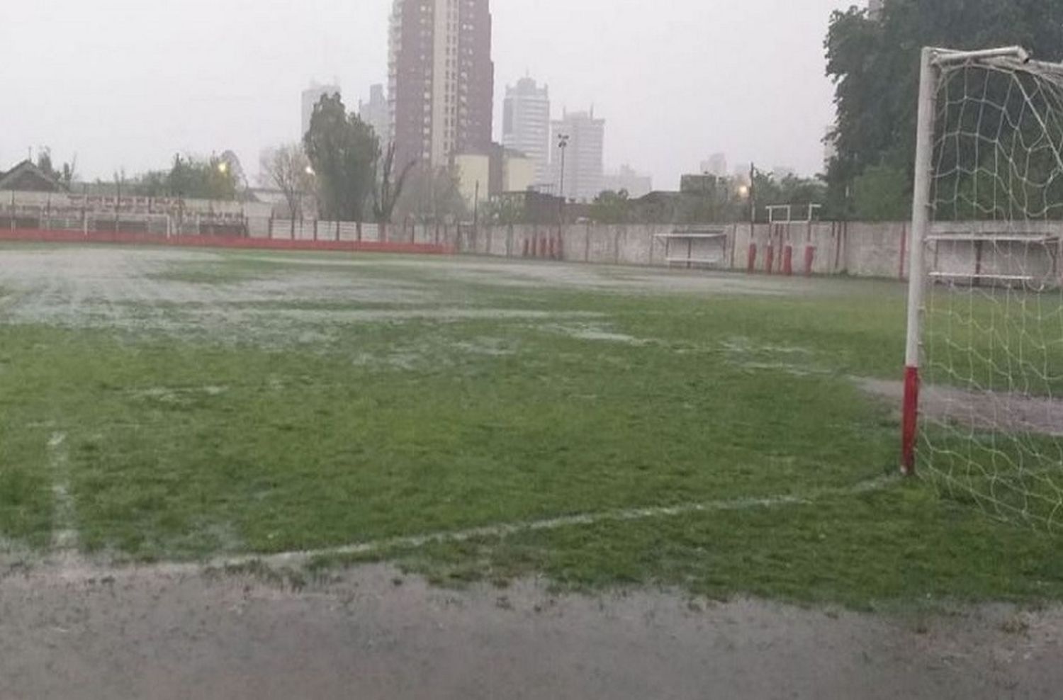 Pasados por agua: 13 partidos del fútbol argentino fueron suspendidos