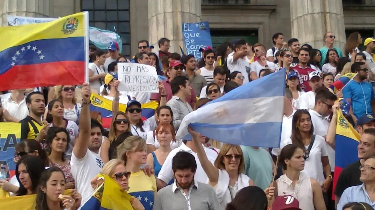 BUSCAN SOLUCIONES para permitir a venezolanos en Argentina votar en la primaria
