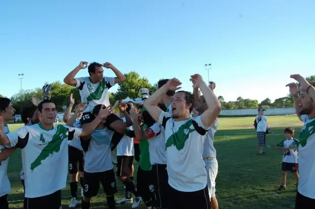 Pueblo Nuevo goleó a La Vencedora y se coronó campeón de la Primera “B”