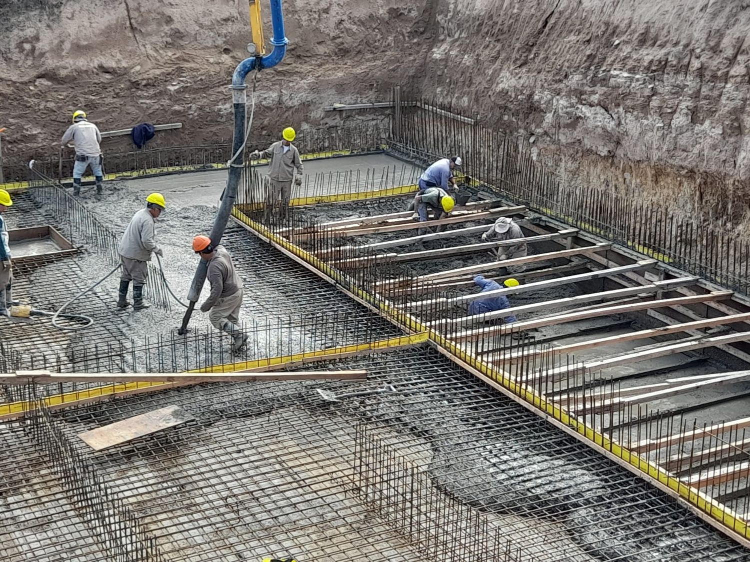 Se avanza con la construcción de la cisterna de agua en La Movediza