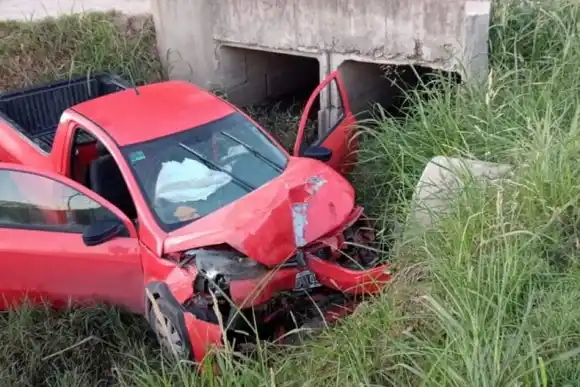 Cayó con su camioneta a un zanjón y falleció
