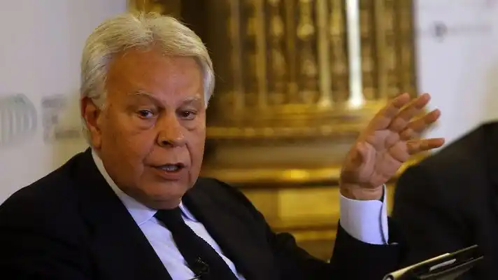 Felipe González acusa a Maduro de cerrar «su círculo de tiranía» con las elecciones del 6D