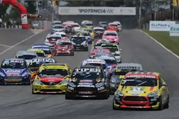 Pilotos rafaelinos en Rosario con el Turismo Pista