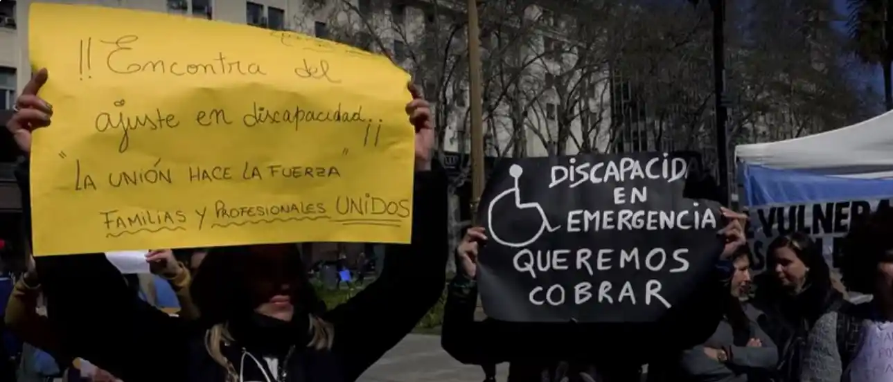 Prestadores y familiares de personas con discapacidad acamparán este martes frente a la Casa de Gobierno