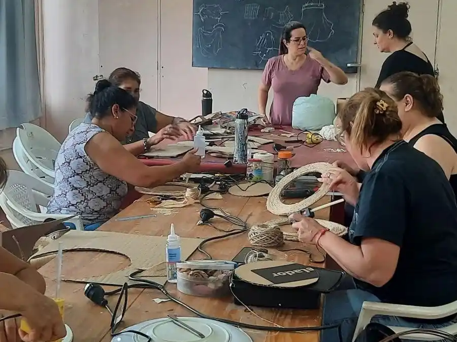 Comenzó el Taller Navideño en la Profesional