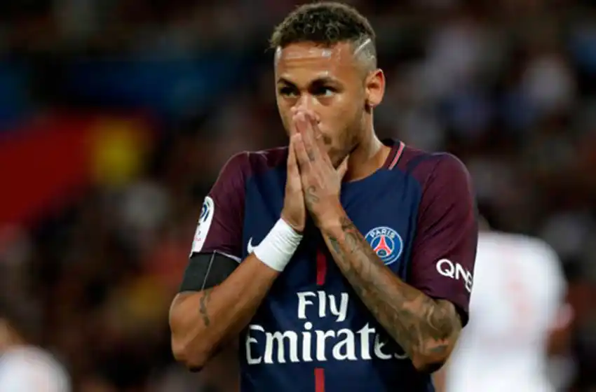 La UEFA le abrió un expediente a Neymar tras sus críticas del arbitraje en PSG-Manchester