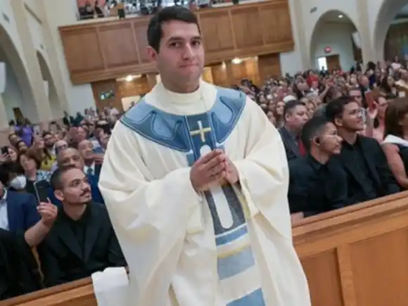 Arquidiócesis de Miami denuncia "retención injusta" de un sacerdote venezolano