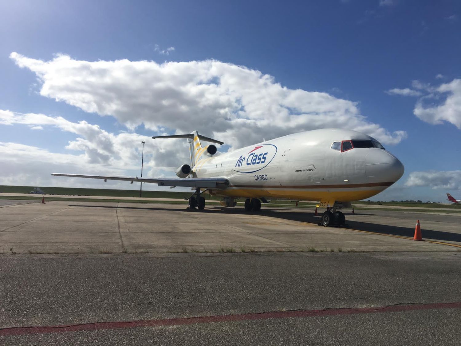 Llegó al aeropuerto de Carrasco el segundo Boeing 727 de Air Class Cargo