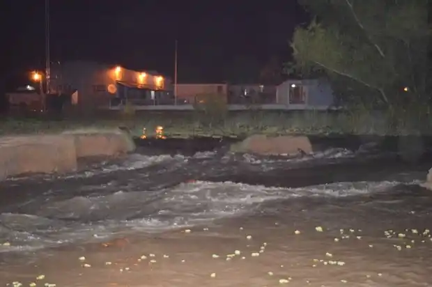 Para evitar mayores complicaciones, cortaron un dique en Paranacito