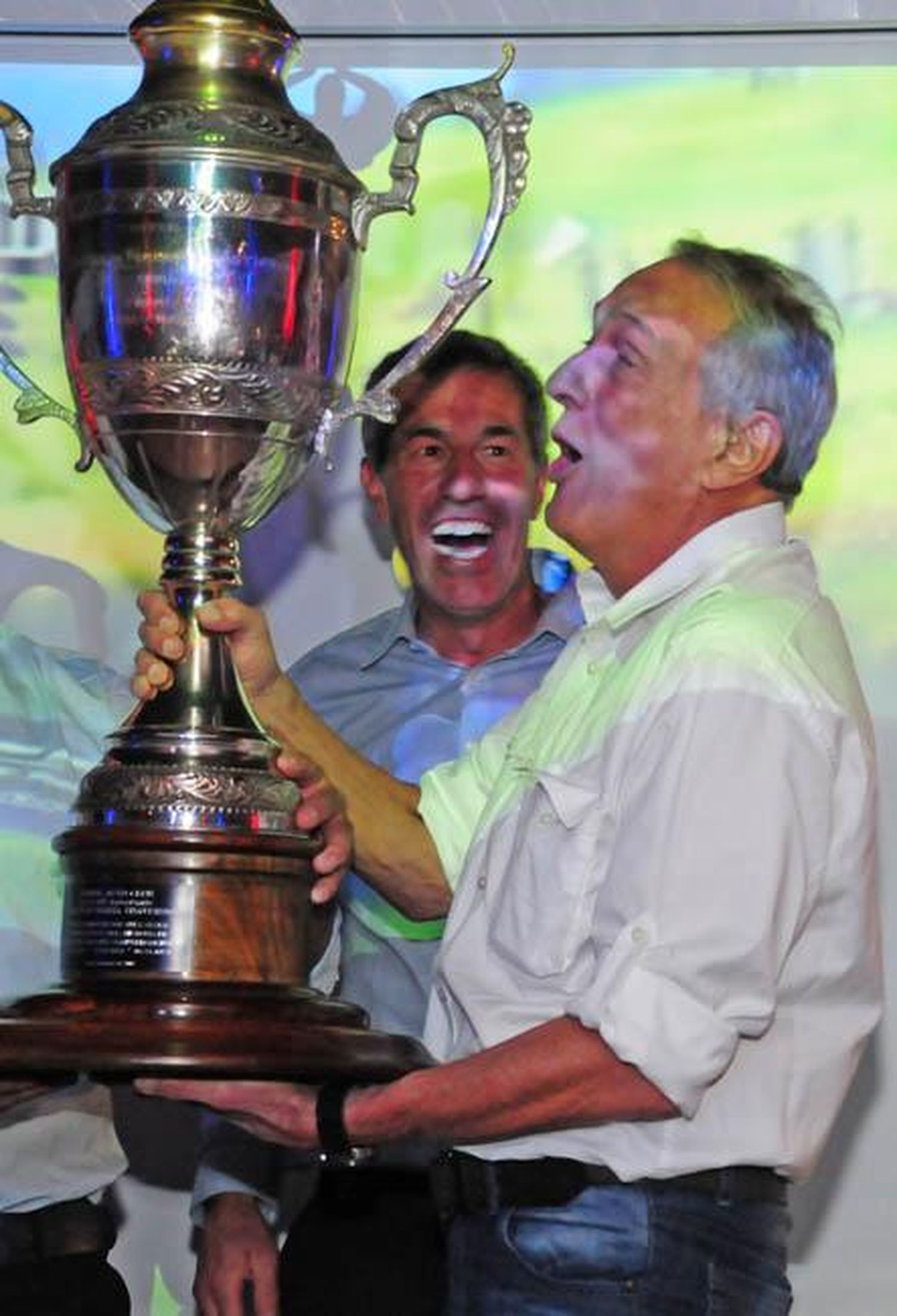 Ya retirado, Traverso recibió la Copa Challenger de parte del Tandil Auto Club por sus tres victorias logradas entre 1977 y 1978.