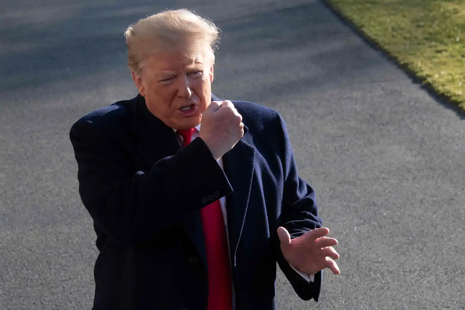 Trump insiste en el muro y el cierre entra en su tercera semana