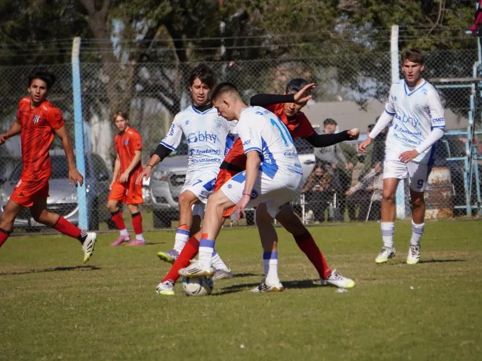 Buena cosecha de puntos de la Crema ante Gimnasia de Mendoza en el torneo de Juveniles de la LPF. Foto: Prensa AR