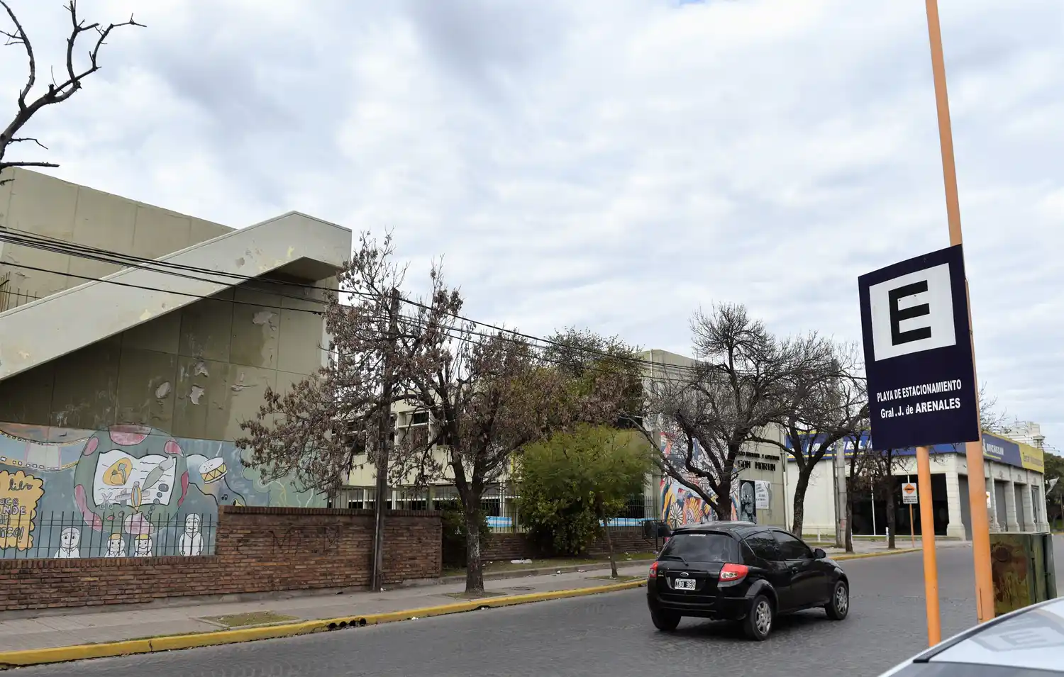 Estacionamiento medido frente al Colegio San Martín