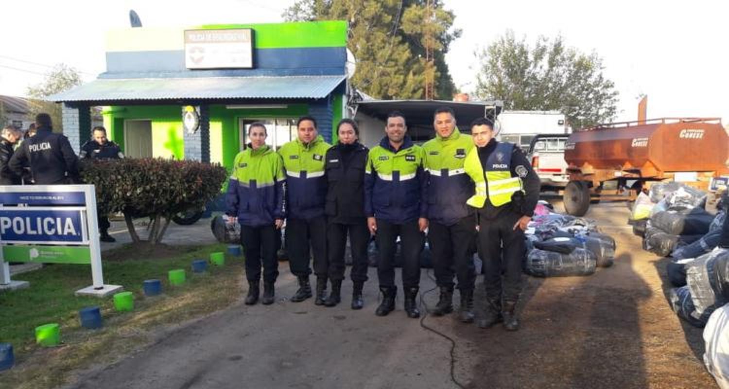 Ruta 9: Cómo fue el megaoperativo de la Policía Vial en el que se secuestraron casi 200 bultos de ropa trucha