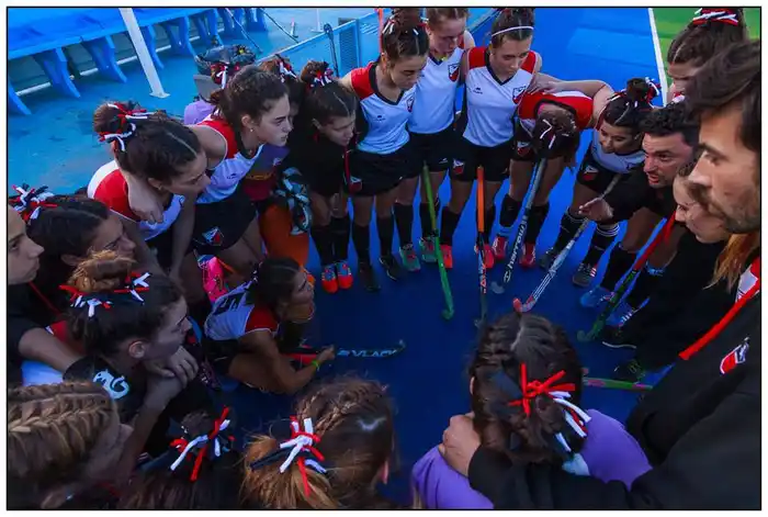 La arenga de la Selección Sub-16. (Foto: Diego Landi)