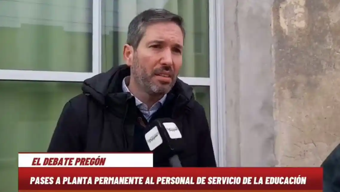 Se entregó pases a planta permanente y estabilidad laboral de personal de servicios auxiliares de la Educación.