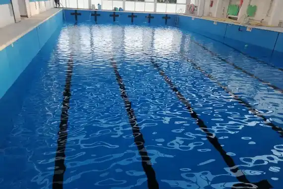 Ya funciona la nueva caldera del natatorio mayor del Centro de Educación Física