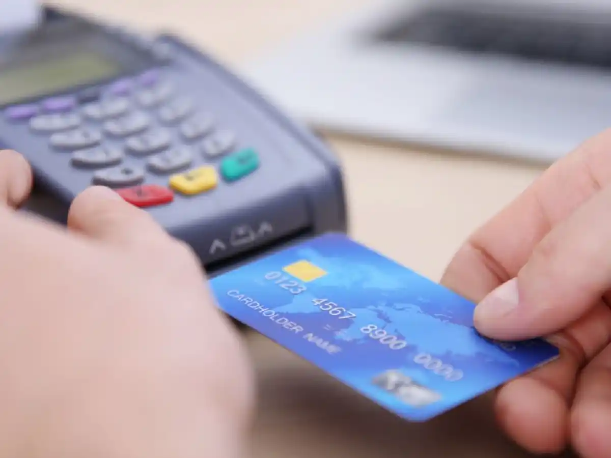 El uso de dinero electrónico ascendió en junio a 2,5 billones de transacciones