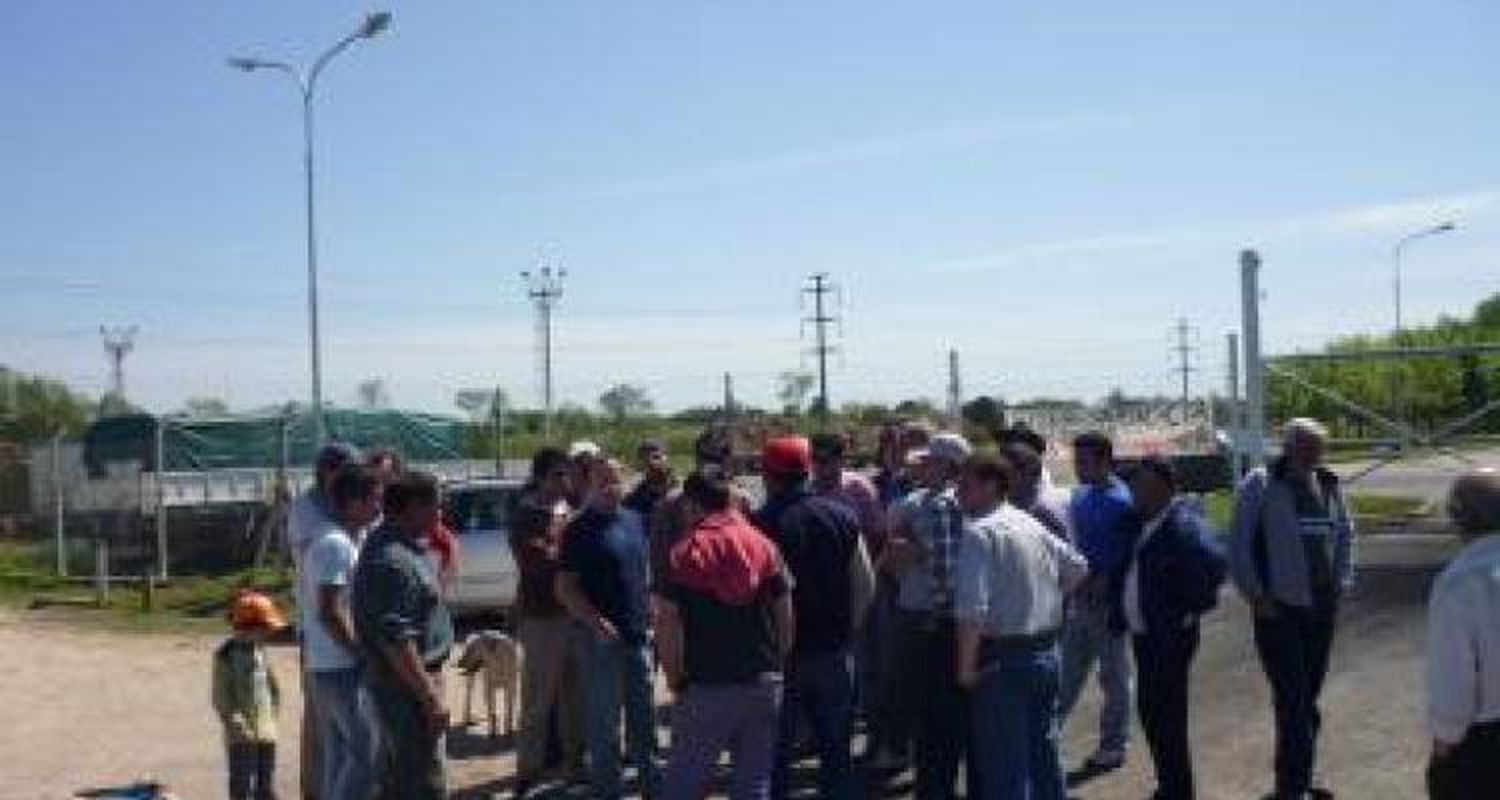 Protesta y mateada en Papel Prensa