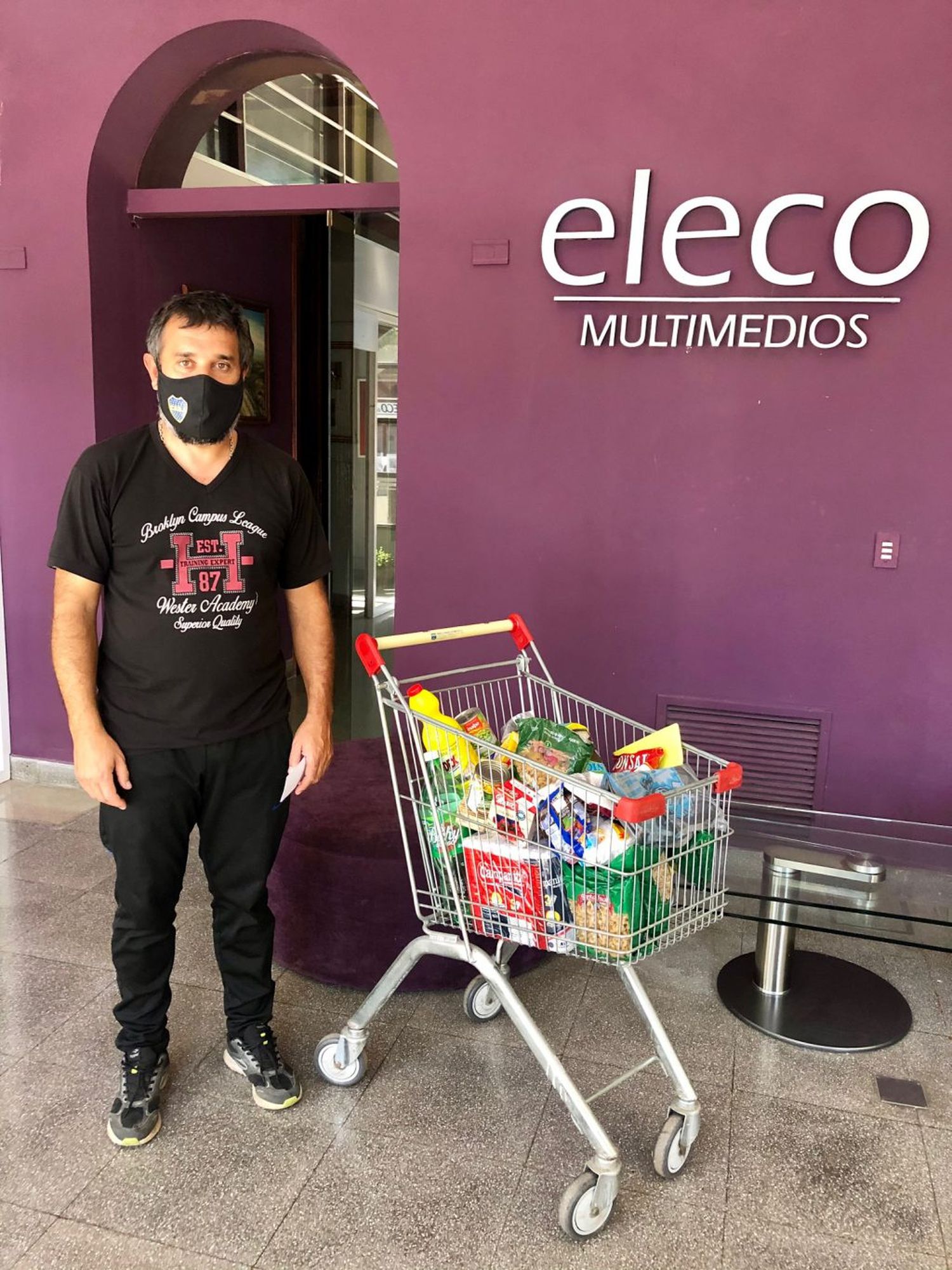 Entregamos otro carro repleto de mercadería