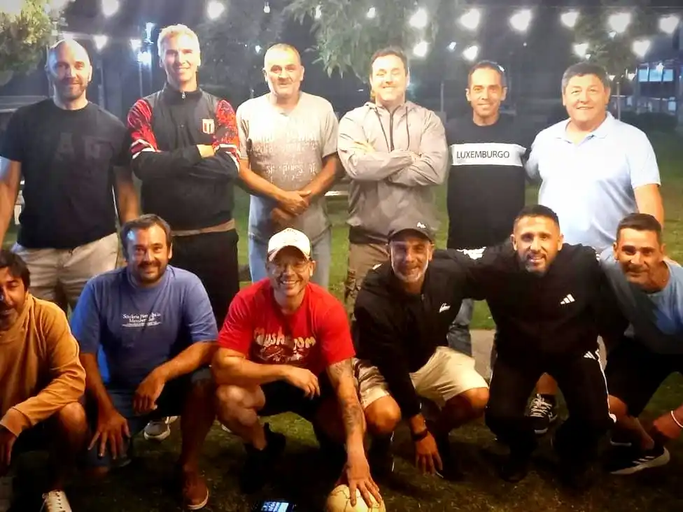 El plantel categoría 82 que jugó el Mundialito en Río Negro celebró los 30 años de aquella participación. PH: agencia.