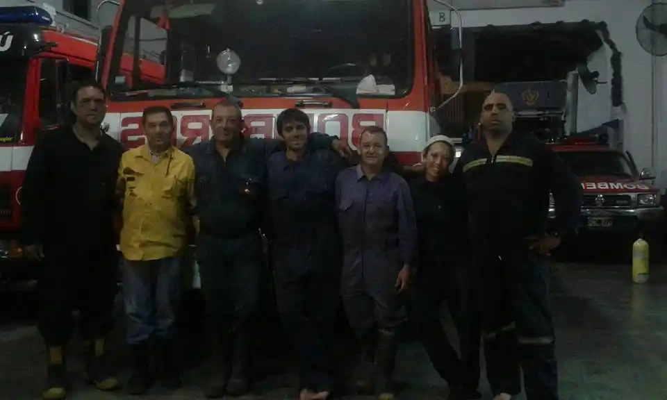 En la madrugada, los Bomberos vencieron al incendio del Frigorífico