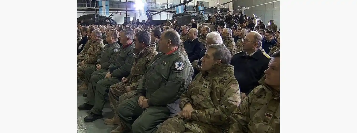 La oposición pide debatir los cambios en las Fuerzas Armadas