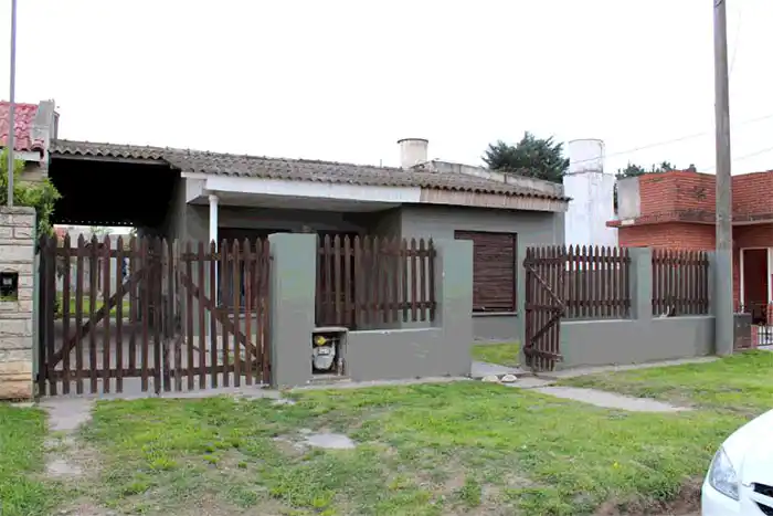 Mientras cenaba en la casa de su madre, delincuentes le robaban en su vivienda