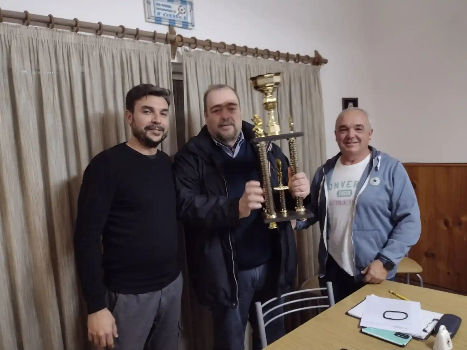 Ciclista recibió el trofeo de campeón del Apertura