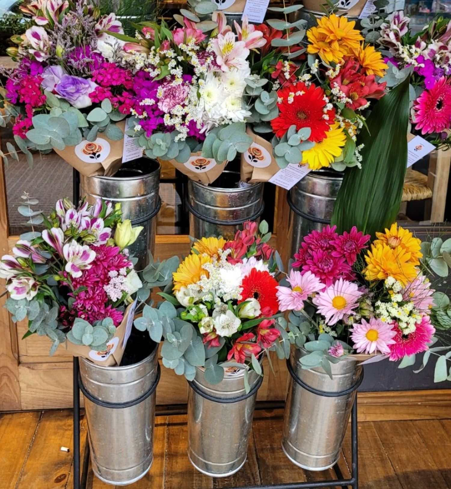 BOUQUET: ramos de flores listos para llevar a casa