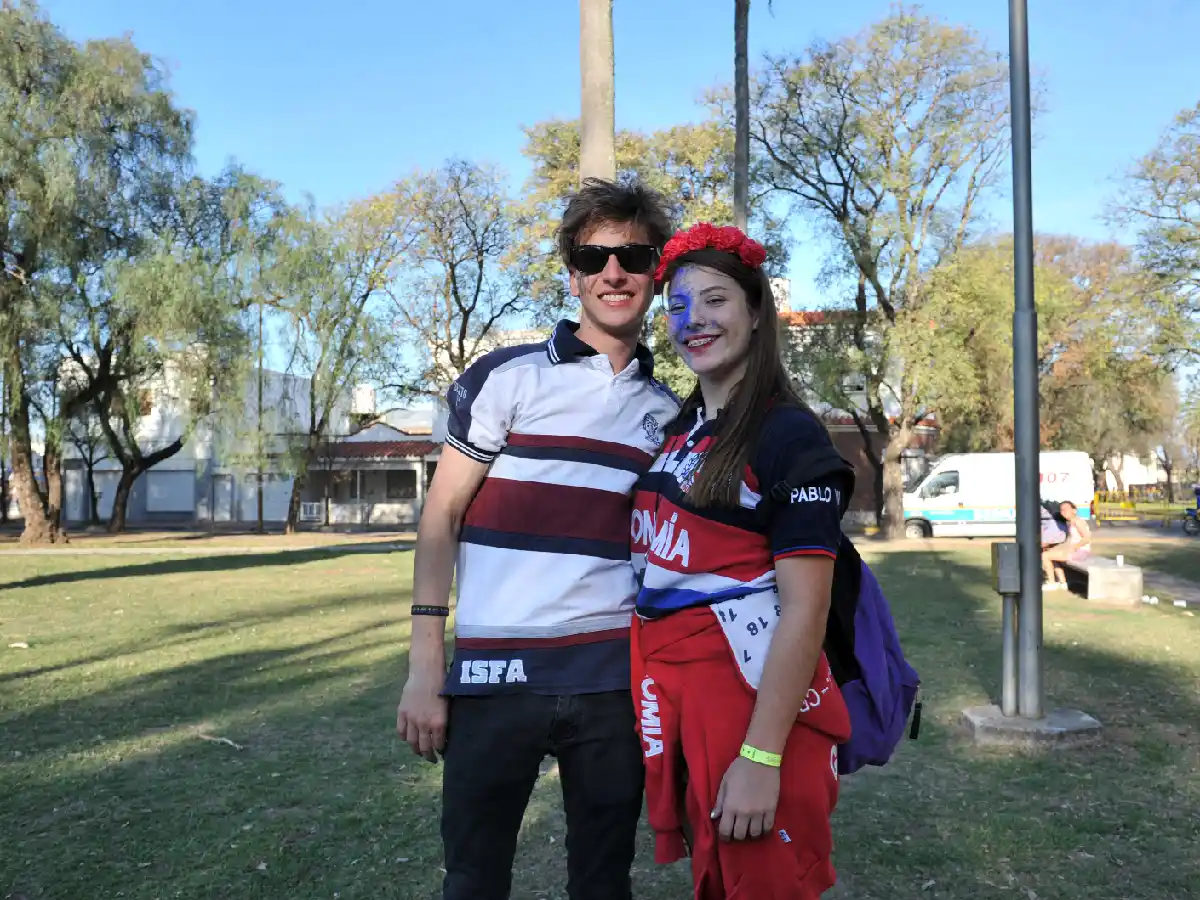 El debate sobre la reina y rey de la primavera llegó a las aulas 