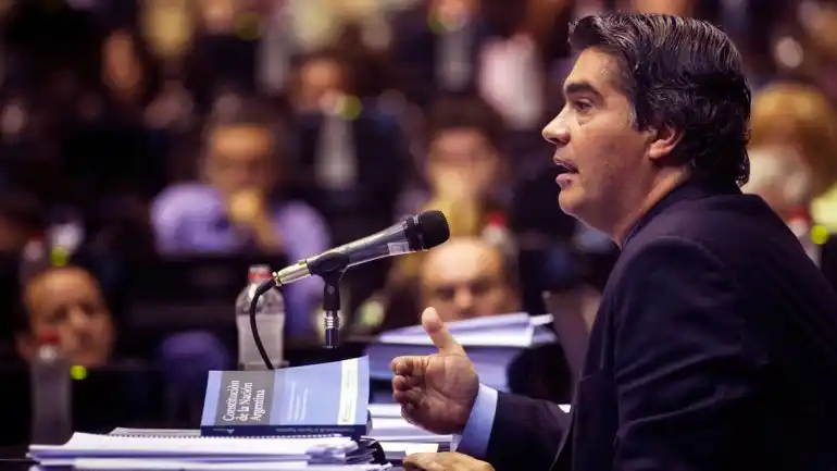 Capitanich en Diputados: Sostuvo que analizan modificación al mínimo no imponible y denunció "desestabilización"