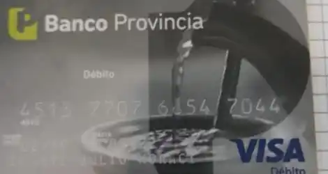 Dejó la tarjeta en un negocio