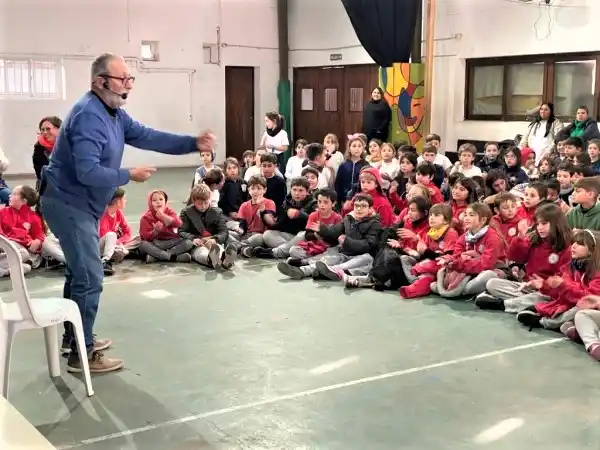Más de 60 docentes de escuelas primarias municipales participaron en un taller literario