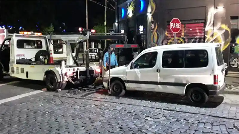 Tomó del cuello a una mujer y quiso subirla a una camioneta en Paraná