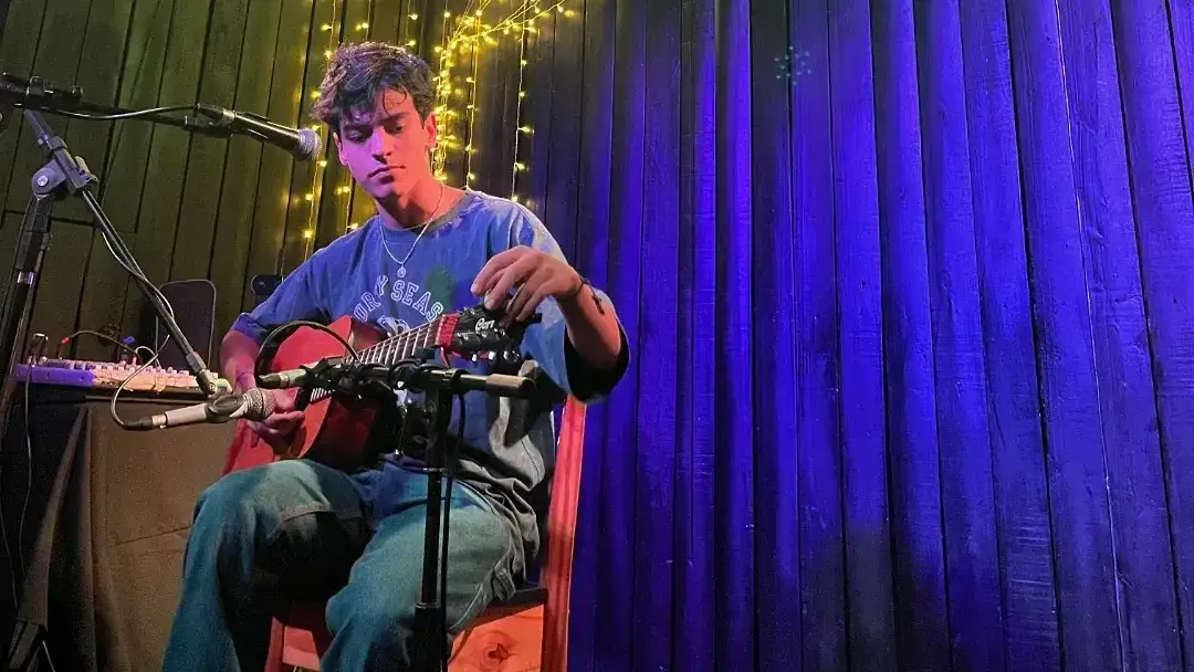 ¿Cómo construye su camino José Pontaroli, el artista independiente que apuesta al folk en Tandil?