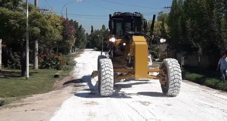 Comenzaron a pavimentar las 12 cuadras previstas para Los Aromitos