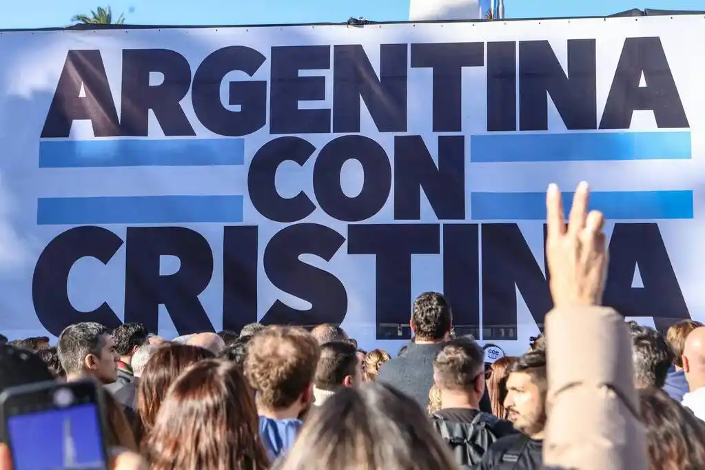 Convocan a un "banderazo" para saludar a Cristina