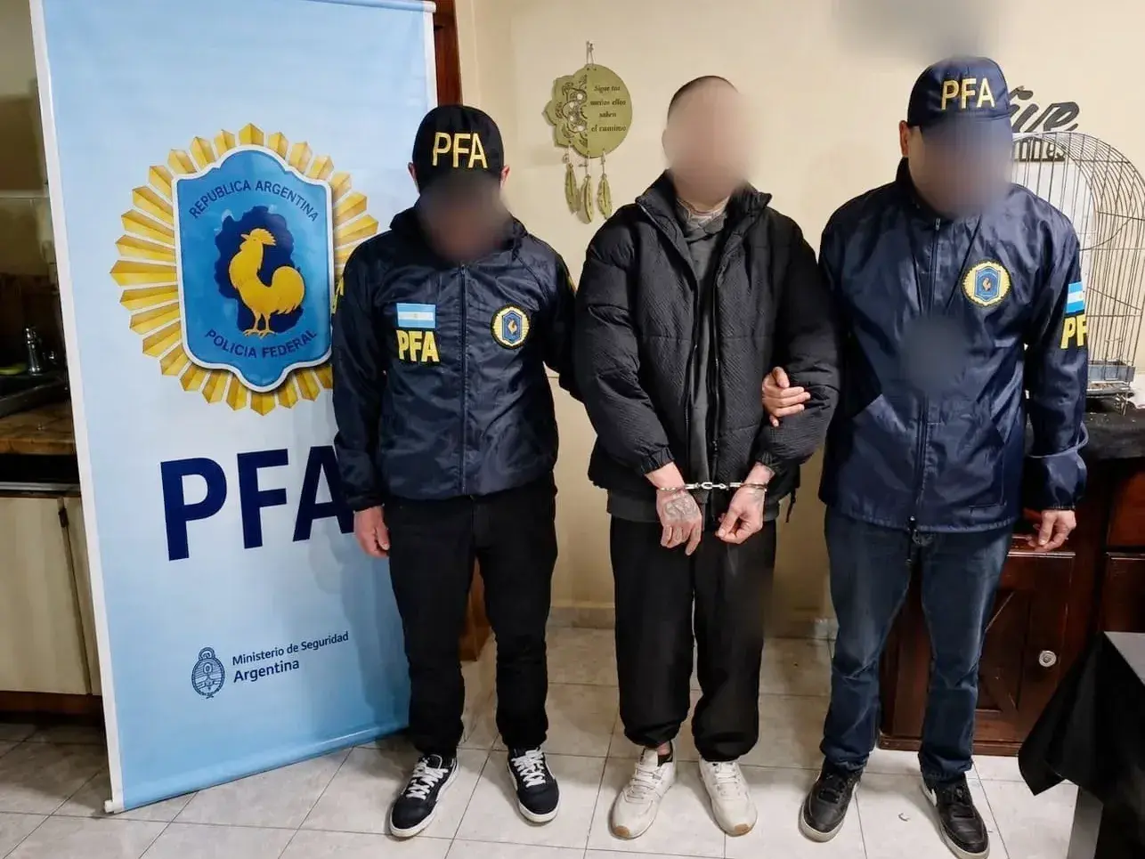 La Policía Federal detuvo a un hombre por amenazar al Presidente a través de redes sociales